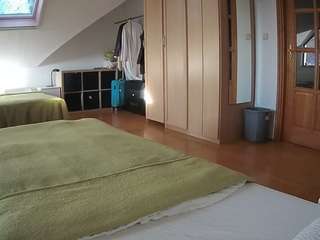 voyeurcam-julmodels-bed-1