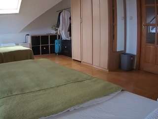 voyeurcam-julmodels-bed-1