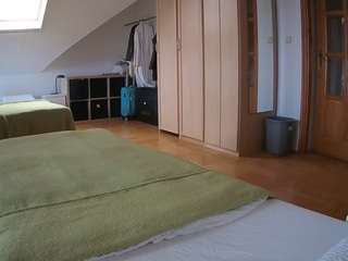 voyeurcam-julmodels-bed-1