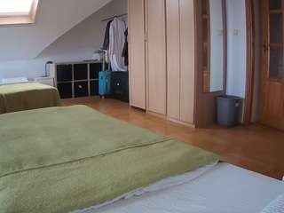 voyeurcam-julmodels-bed-1