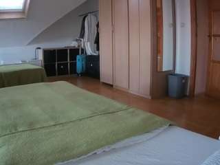 voyeurcam-julmodels-bed-1