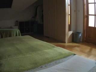 voyeurcam-julmodels-bed-1