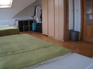 voyeurcam-julmodels-bed-1