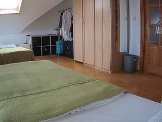 voyeurcam-julmodels-bed-1