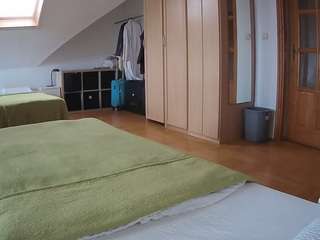 voyeurcam-julmodels-bed-1