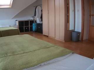 voyeurcam-julmodels-bed-1