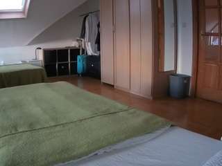 voyeurcam-julmodels-bed-1