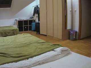 voyeurcam-julmodels-bed-1 webcam