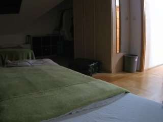 voyeurcam-julmodels-bed-1 webcam model