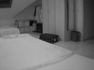 voyeurcam-julmodels-bed-1 webcam model