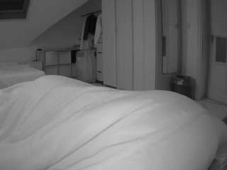voyeurcam-julmodels-bed-1 webcam