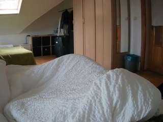 voyeurcam-julmodels-bed-1