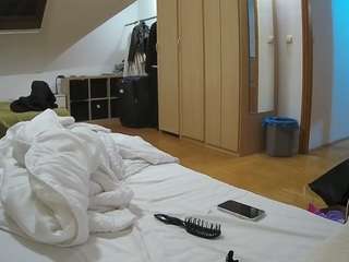 voyeurcam-julmodels-bed-1 webcam
