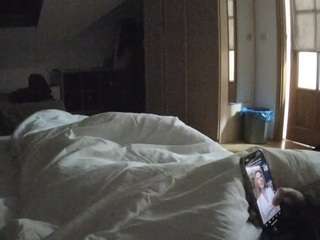 voyeurcam-julmodels-bed-1