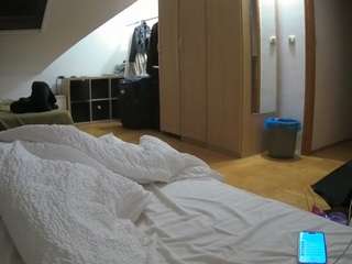 voyeurcam-julmodels-bed-1