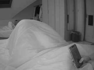 voyeurcam-julmodels-bed-1 webcam