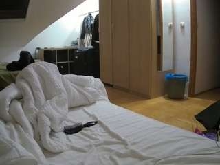 voyeurcam-julmodels-bed-1 webcam