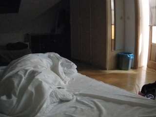 voyeurcam-julmodels-bed-1