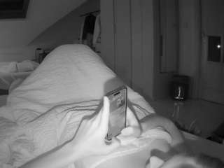 voyeurcam-julmodels-bed-1 webcam