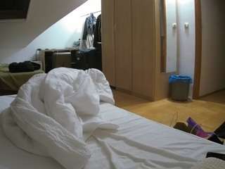 voyeurcam-julmodels-bed-1