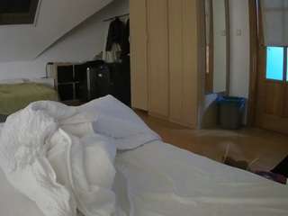 voyeurcam-julmodels-bed-1 webcam