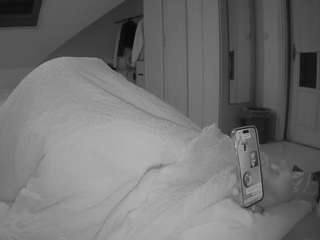 voyeurcam-julmodels-bed-1 webcam