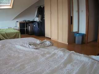 voyeurcam-julmodels-bed-1 webcam