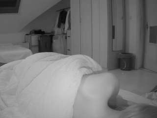 voyeurcam-julmodels-bed-1 webcam