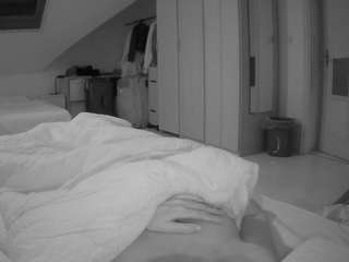 voyeurcam-julmodels-bed-1 webcam
