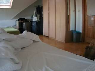 voyeurcam-julmodels-bed-1