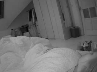 voyeurcam-julmodels-bed-1 webcam