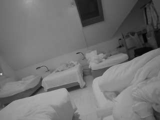 voyeurcam-julmodels-bed-1