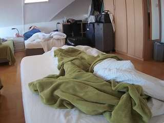 voyeurcam-julmodels-bed-1 webcam