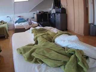 voyeurcam-julmodels-bed-1 webcam