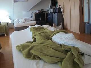voyeurcam-julmodels-bed-1 webcam
