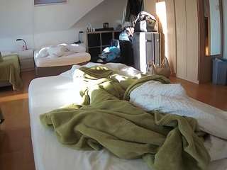 voyeurcam-julmodels-bed-1