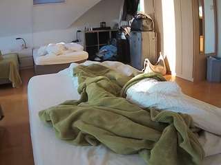 voyeurcam-julmodels-bed-1 webcam
