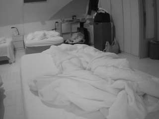voyeurcam-julmodels-bed-1