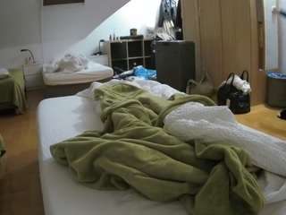 voyeurcam-julmodels-bed-1 webcam
