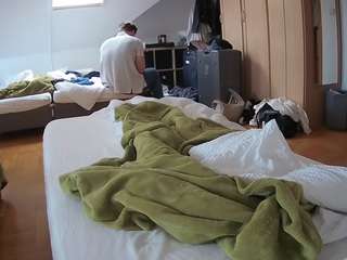 voyeurcam-julmodels-bed-1 webcam