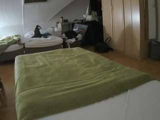 voyeurcam-julmodels-bed-1 webcam