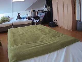 voyeurcam-julmodels-bed-1