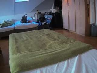 voyeurcam-julmodels-bed-1