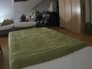 voyeurcam-julmodels-bed-1 webcam