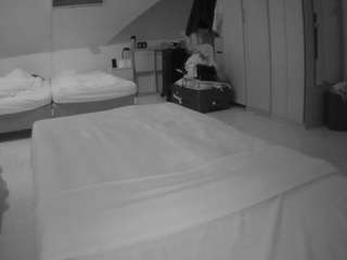 voyeurcam-julmodels-bed-1