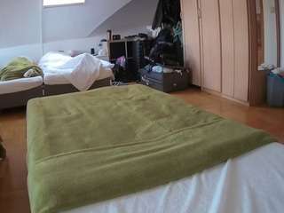 voyeurcam-julmodels-bed-1