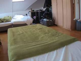 voyeurcam-julmodels-bed-1