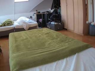 voyeurcam-julmodels-bed-1