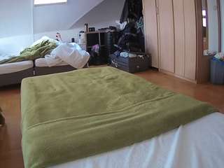 voyeurcam-julmodels-bed-1