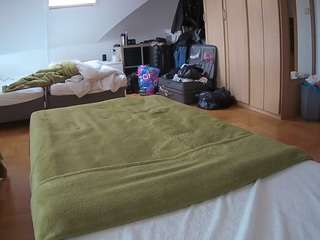 voyeurcam-julmodels-bed-1's CamSoda show and profile